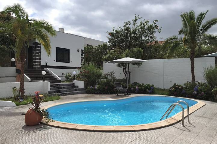 Vacation rental for 8 people, with garden in Azores