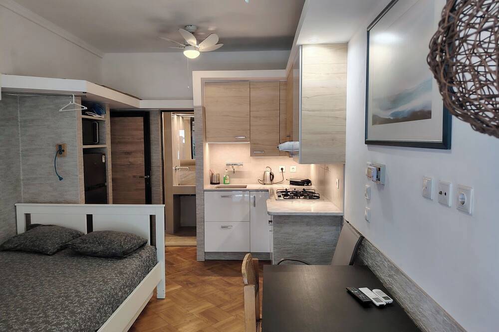 Geheel appartement, Tritos - Sleeps 11 - Balcony - Parking - Sea View in Faliro (Thessaloniki), Thessaloniki en omgeving