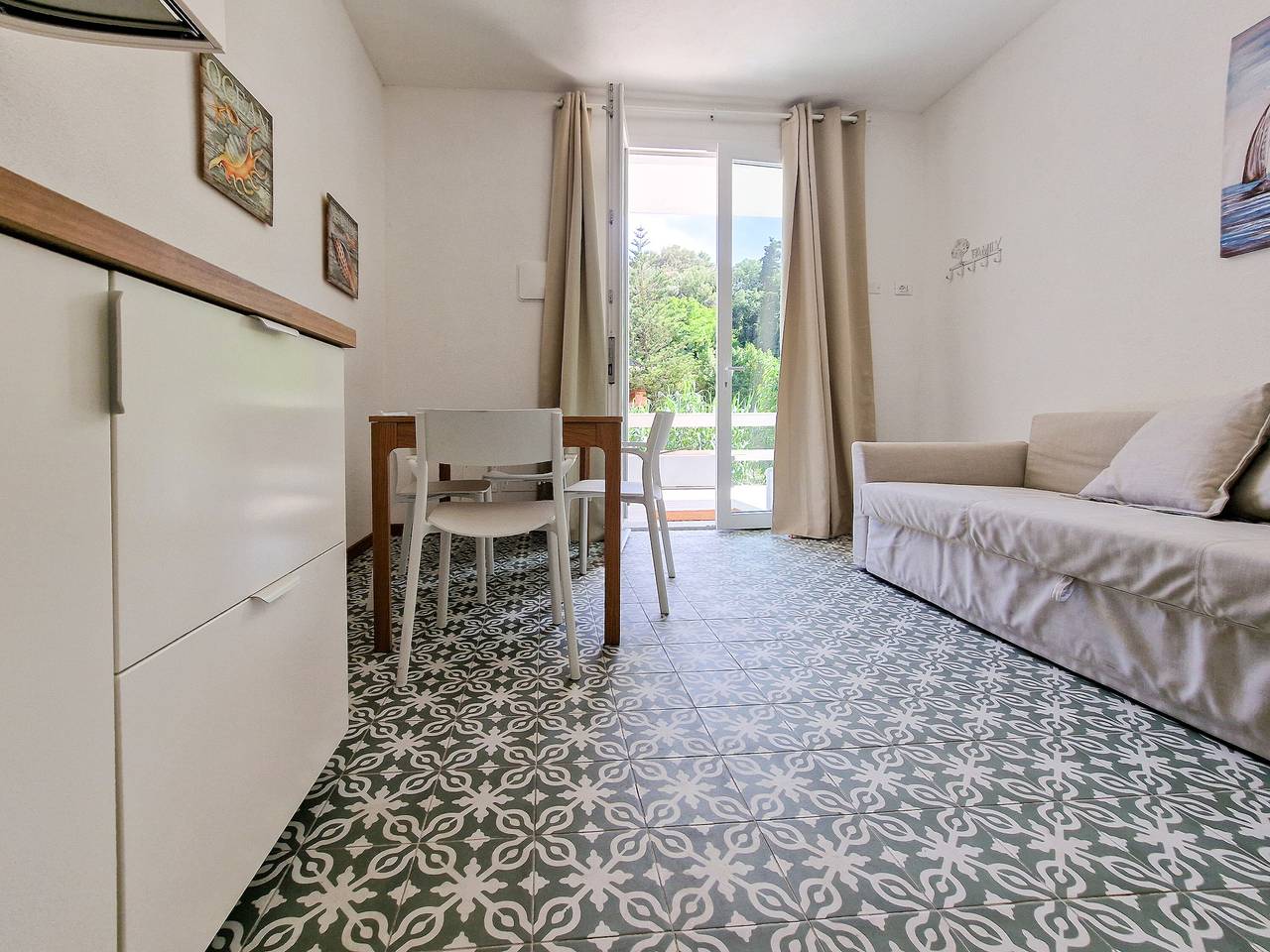 Ganze Wohnung, Ferienwohnung 'Nica's Home' mit Bergblick, Gemeinschaftsterrasse und Klimaanlage in Rio Marina, Elba