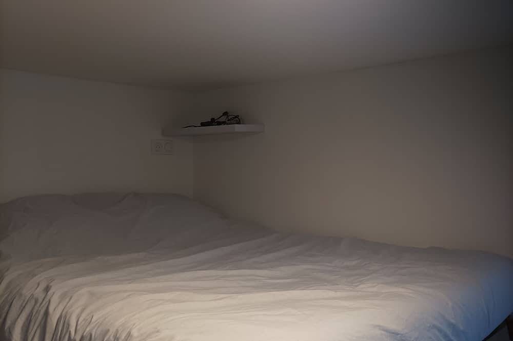 Appartement entier, Chez Yahmz à la ville, studio minimaliste au coeur du centre ville de Nemours in Nemours, Seine-et-Marne