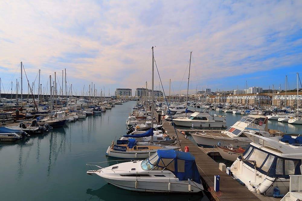 Charming home on the ocean in Brighton Marina, Brighton