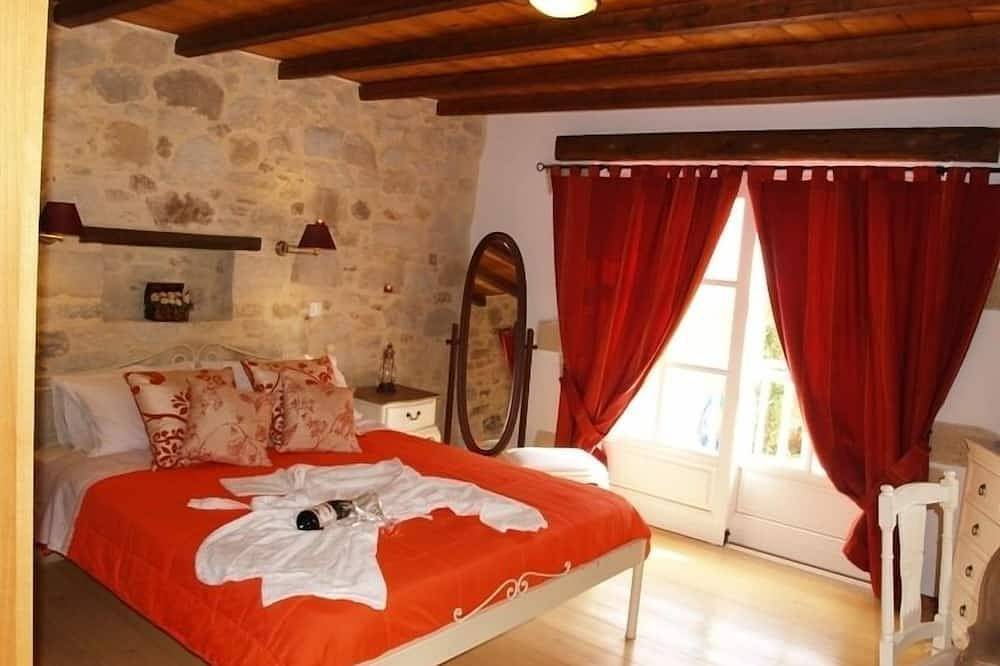 Rock House's Villa Rhapsody Luxurious Secluded Villa with Private Pool, garden. in Platanias, Chania region