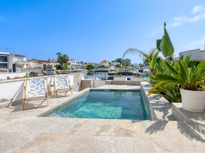 Ferienhaus für 8 Personen, mit Pool und Terrasse sowie Garten in Empuriabrava - 2