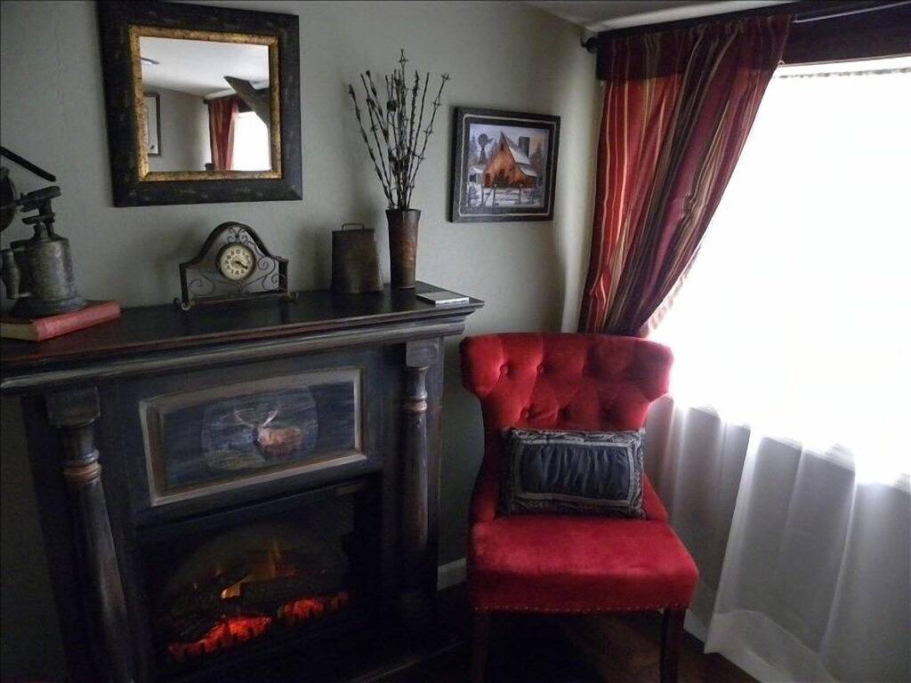 Scheune am Ufer des Yellowstone National Park in Gardiner, Absaroka Range