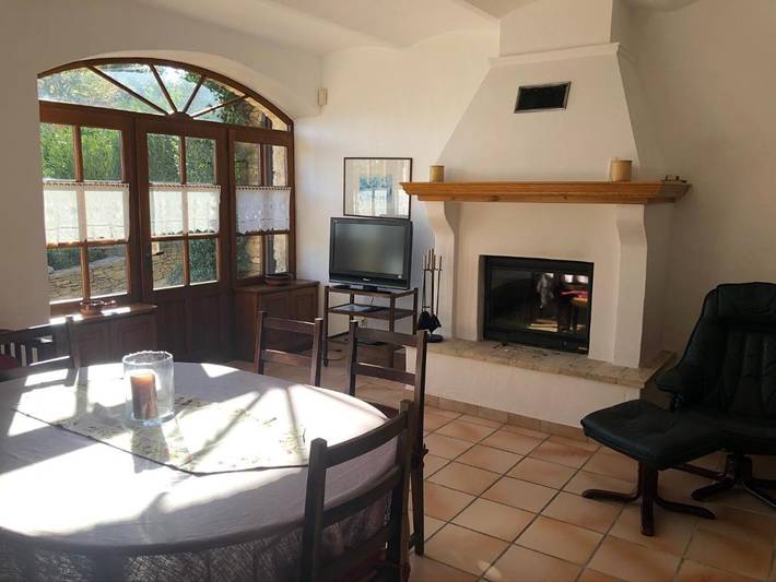 Location de vacances pour 4 personnes, avec jardin ainsi que piscine et vue à Faucon - 4