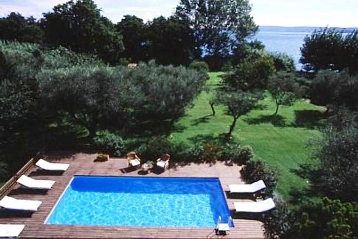 Villa per 8 persone, con Balcone e Terrazza nonché Giardino e Piscina a Bracciano