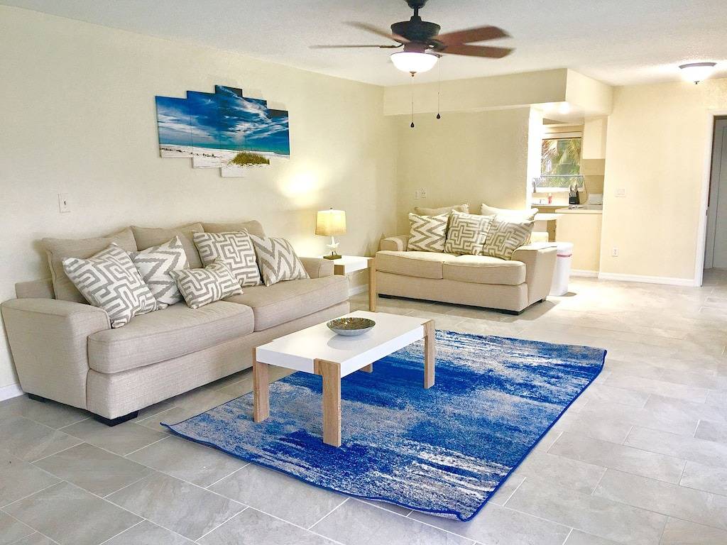 Golfplatz-Front-Pool-Haus im Club Med. Minuten von den Stränden entfernt. in Port St. Lucie, St. Lucie County