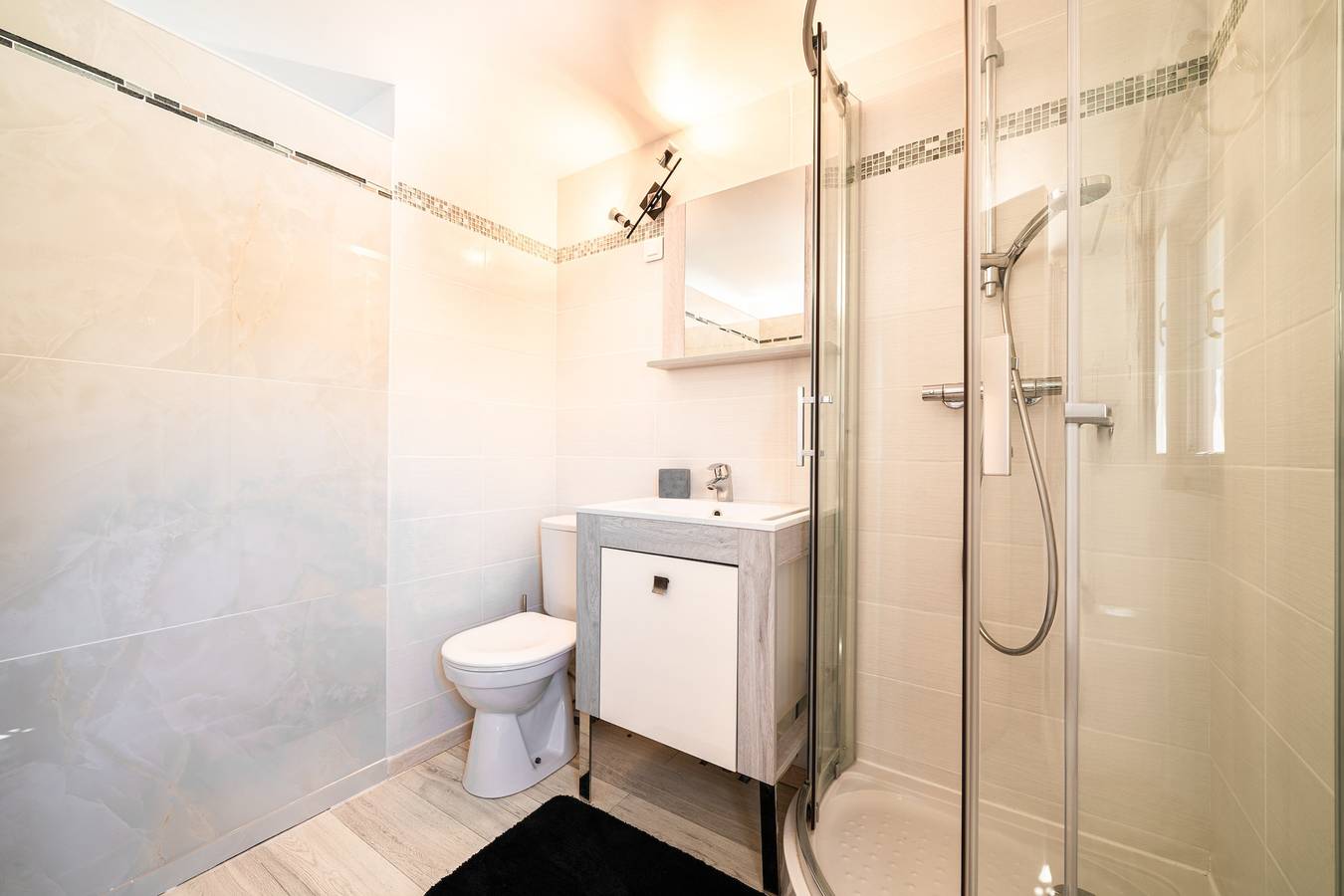 Ganze Wohnung, Ferienwohnung für 2 Personen mit Garten in Saint-Romain-en-Viennois, Parc naturel régional du Mont-Ventoux