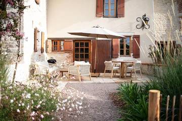 Location de vacances pour 4 personnes, avec terrasse et piscine à Castelnau-de-Lévis