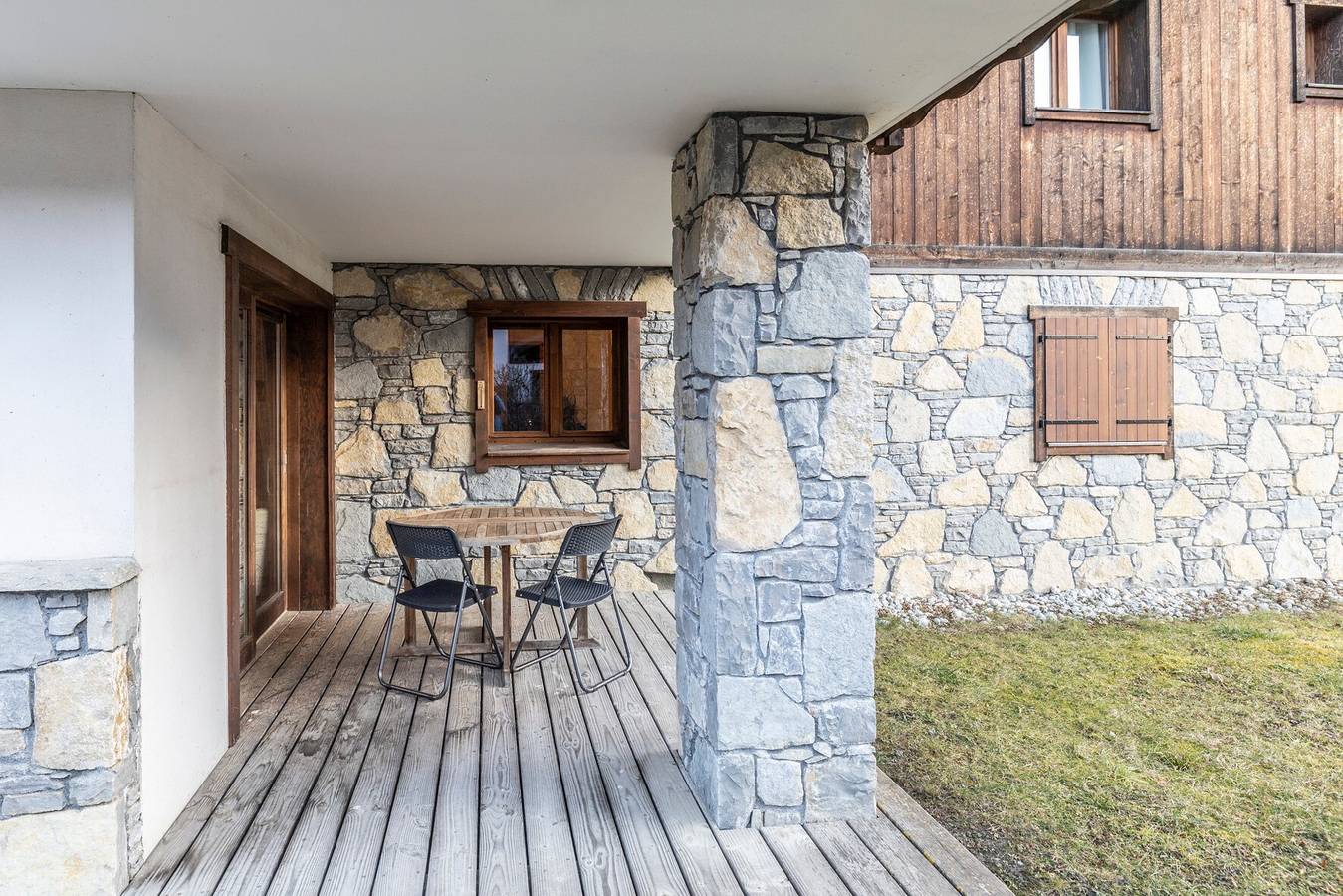 Ganze Wohnung, Appartement für 6 Personen im Zentrum von Samoëns mit Bergblick, privater Terrasse & Gemeinschaftsgarten in Samoëns, Region Bonneville