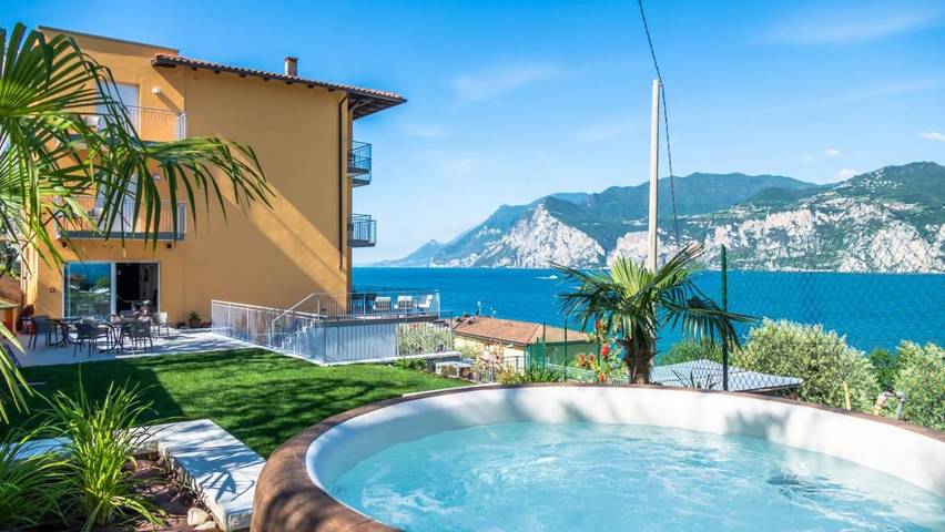 Hôtel pour 2 personnes, avec piscine ainsi que jacuzzi et jardin