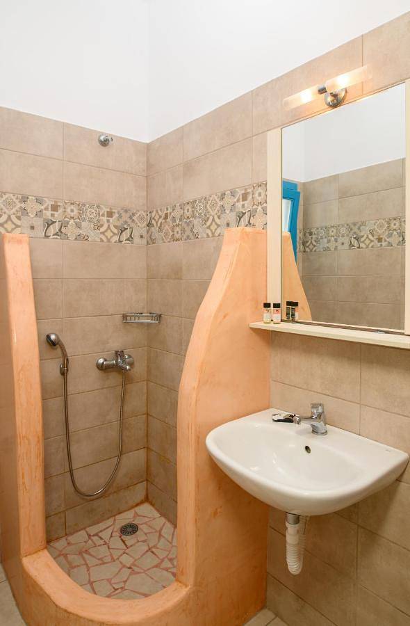 Gîte pour 3 personnes, avec terrasse et vue dans Egíali - 4