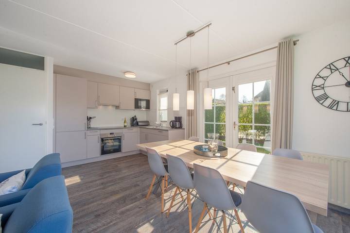 Ferienhaus für 8 Personen, mit Balkon/Terrasse und Terrasse sowie Garten und Pool in Noord-Beveland - 3