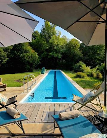 Location de vacances pour 8 personnes, avec jardin ainsi que vue et piscine à Espoey