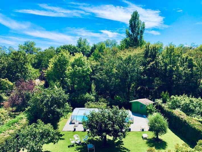 Location de vacances pour 2 personnes, avec vue et terrasse ainsi que piscine et jardin à Gradignan - 3