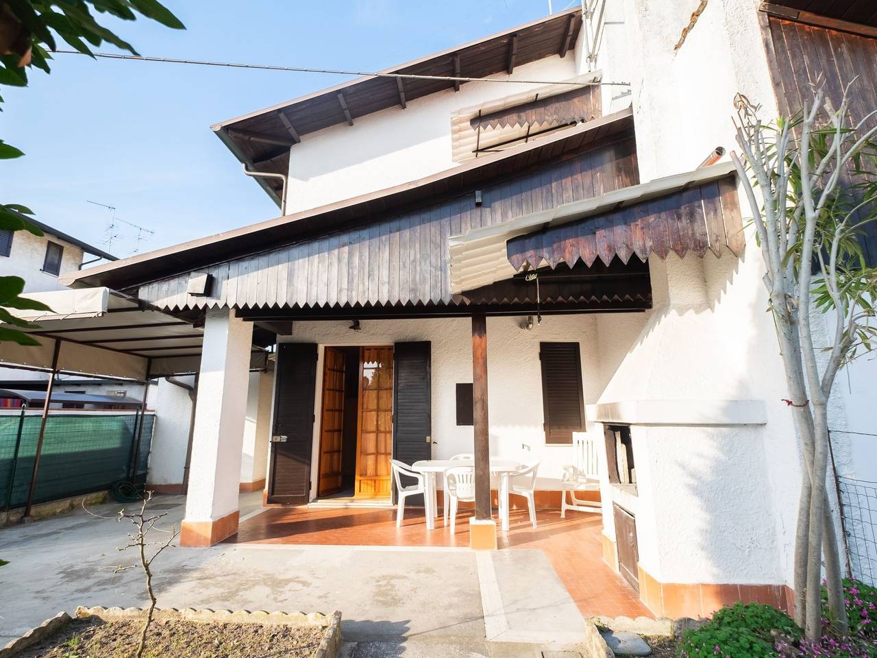 Vertikales Eckhaus mit zwei Bädern in Lido delle Nazioni, Provincia de Ferrara