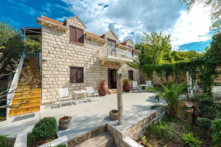 Villa for 15 people, with garden and balcony in Cavtat