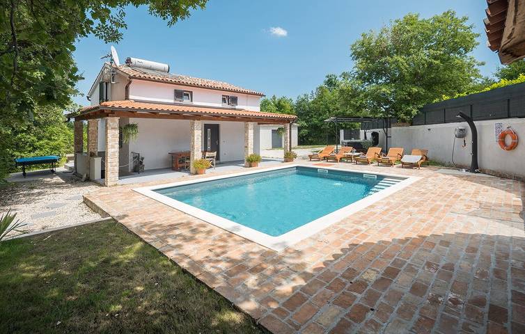 Villa für 5 Personen, mit Whirlpool und Terrasse sowie Garten in Istrien