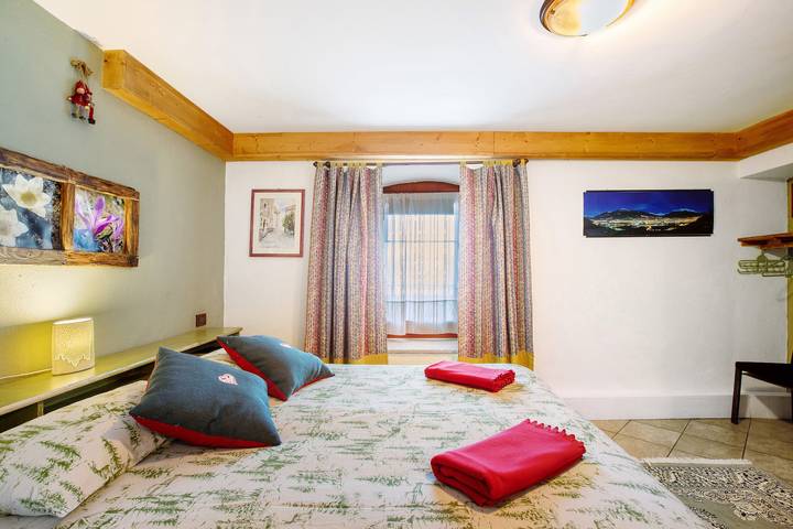 Holiday Home 'Maison Cerise' with Mountain View, Private Garden and Wi-Fi in La Cerise (Gressan), Comune di Gressan