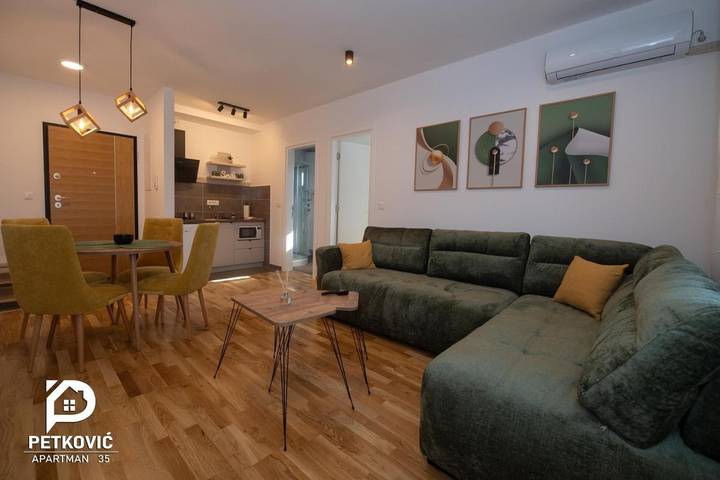 Appartement de vacances pour 4 personnes, avec vue ainsi que piscine et balcon