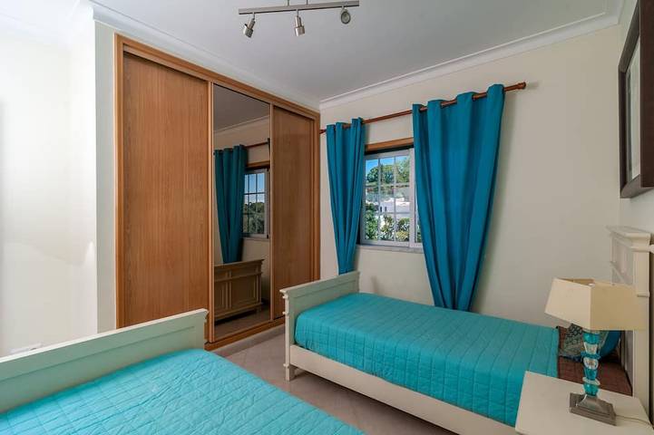 Ganze Wohnung, Ferienwohnung mit 2 Schlafzimmern und Balkon in Alvor, Faro Distrikt