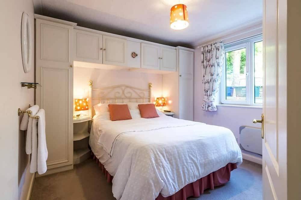 Atractivo bungalow con piscina privada cerca de Tenby in Pembrokeshire