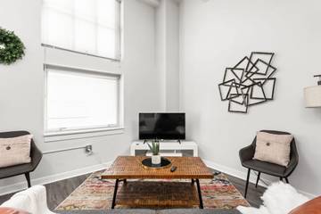 Vacation Rental for 10 Guests in Indianapolis, Indiana, Picture 2