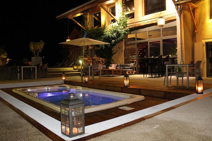 Chambre d’hôte pour 2 personnes, avec sauna et jacuzzi ainsi que piscine et jardin