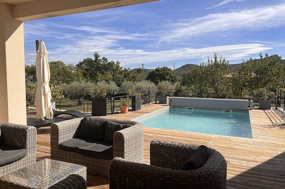 Villa Zuid Ardeche Hoogstaand Zuid, verwarmd privé zwembad, tuin in Les Vans, Cevennen