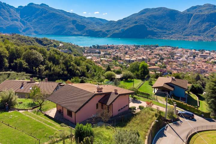 Villa per 6 persone, con Balcone e Terrazza nonché Vista lago a Mandello del Lario