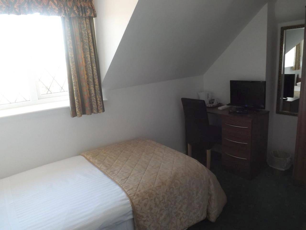 Budget Double Room in Coventry, Birmingham Area