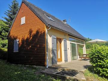 Gîte pour 6 personnes, avec vue et jardin à Saint-Paul-de-Salers