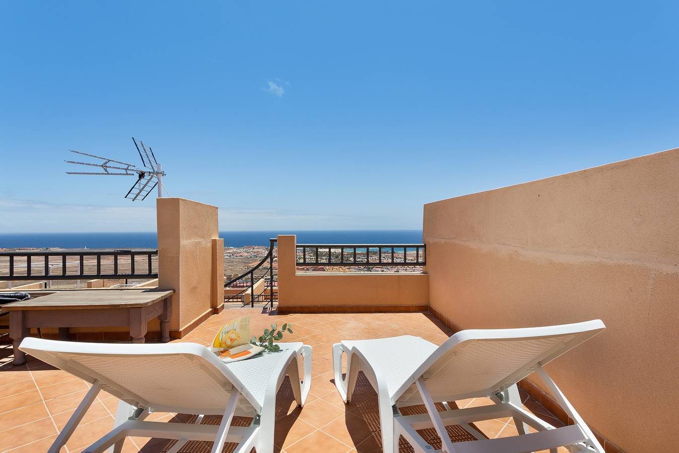 Maison de vacances 'Casa Miramar' avec vue sur la mer, piscine partagée et terrasse privée in Caleta de Fuste, Antigua