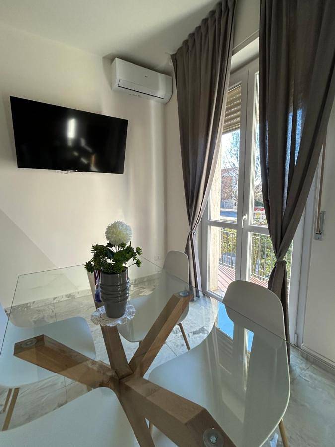 Gîte pour 4 personnes, avec Balcon et Terrasse ainsi que Jardin et Vue à Novare - 4