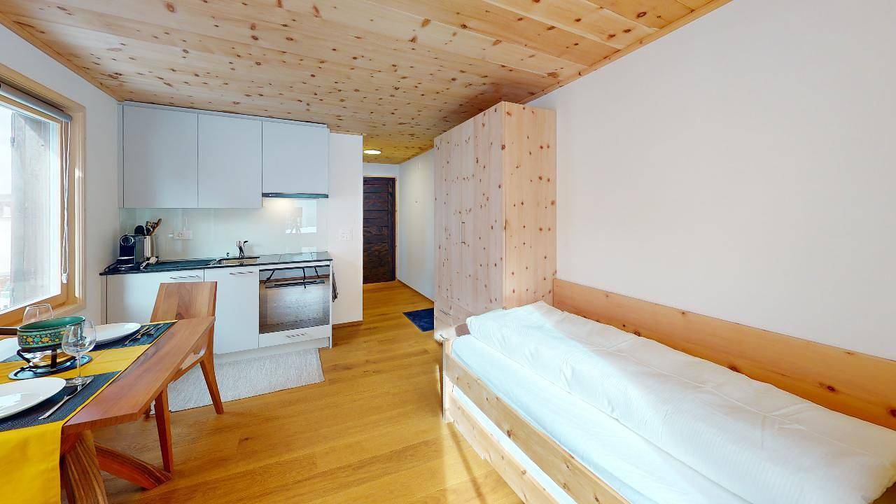 Ganze Ferienwohnung, Apartment Chesetta - Frisch renoviertes Studio in ruhiger Lage in Pontresina in Pontresina, Livigno Alpen