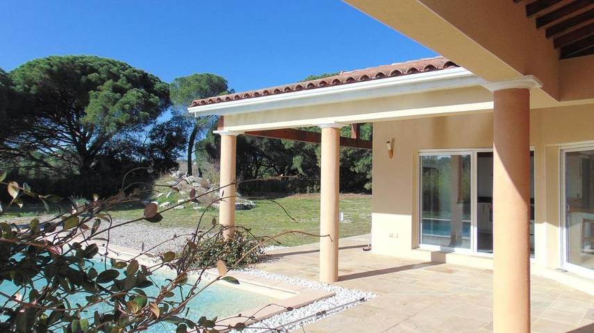 Chambre d’hôte pour 2 personnes, avec Terrasse et Jardin ainsi que Piscine et Vue