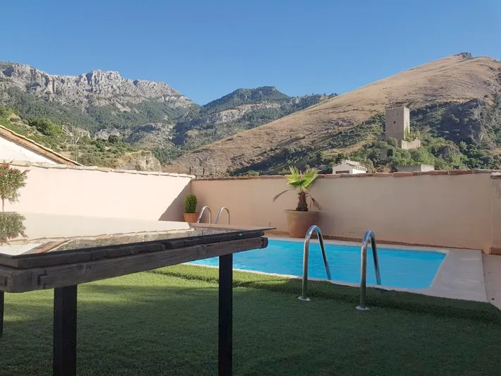 Casa de vacaciones para 8 personas, con vistas además de piscina y balcón - 1