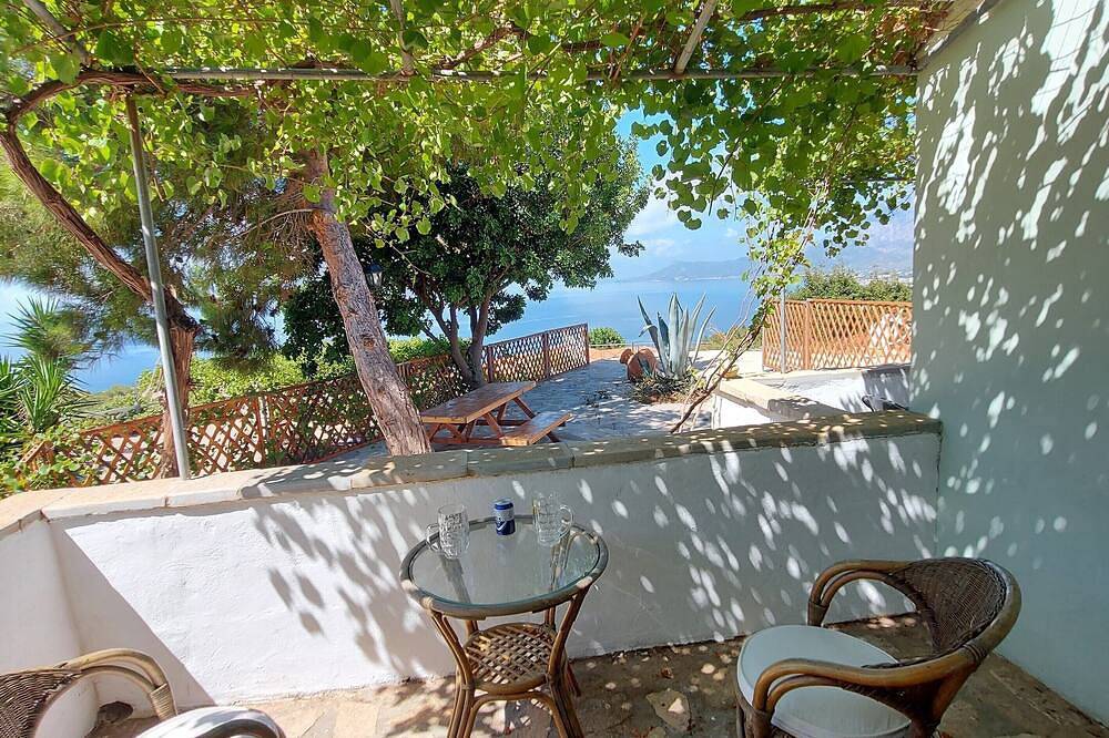Schönes Haus auf einem Hügel auf der Insel Samos, 400 m von einem organisierten Strand entfernt in Samos