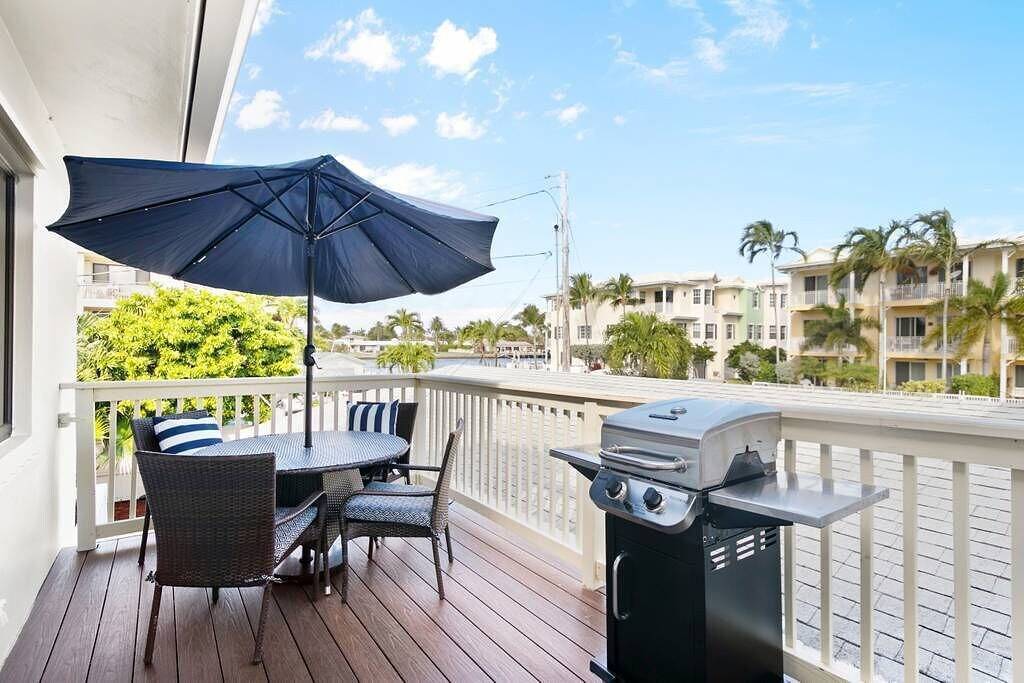 Ganze Wohnung, Waterfront Condo, 5 Minuten zu Fuß zum Strand! in Pompano Beach, Broward County