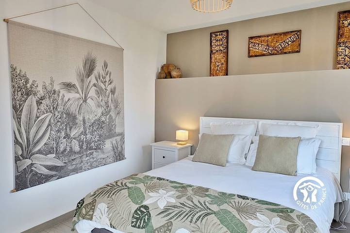 Gîte pour 6 personnes, avec jardin à Sainte-Suzanne - 2