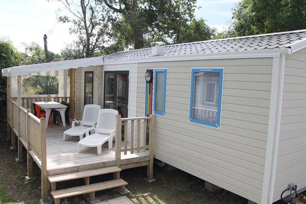 Mobil home 3 chambres avec terrasse - 7 personnes in La Chaize-Giraud, Vallée de la Loire
