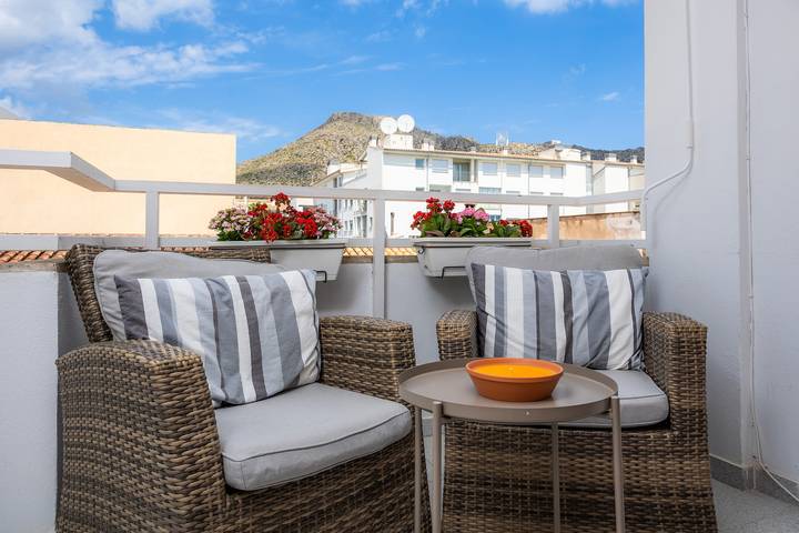 Apartamento inteiro, Apartamento 'Formentor Gloria' com vista para a montanha, Wi-Fi & Terraço in Port de Pollença, Pollença
