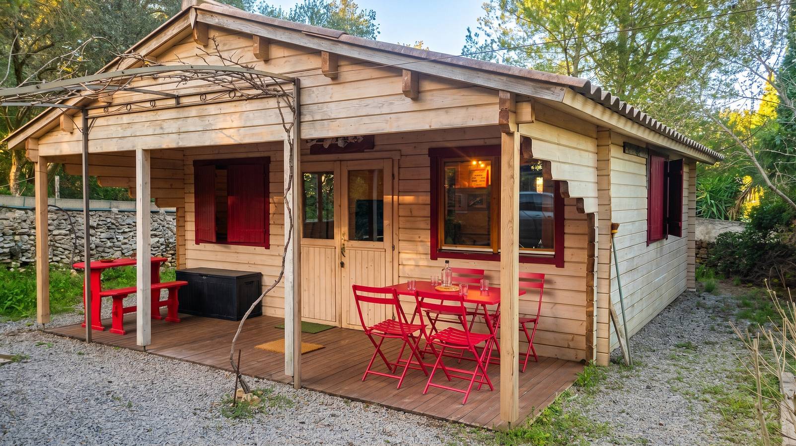 Charming Chalet in Poussan with Private Garden and Bbq in Poussan, Mediterranean Coast (France)