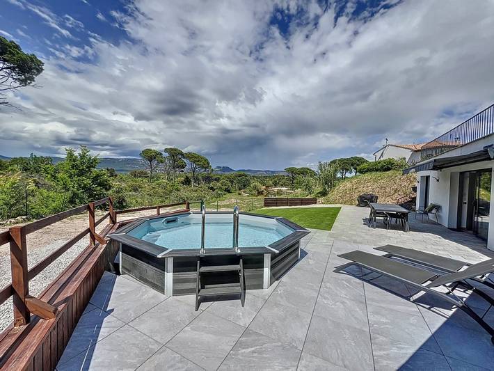 Gîte pour 4 personnes, avec piscine et terrasse ainsi que jardin et vue sur le lac dans le Var - 4