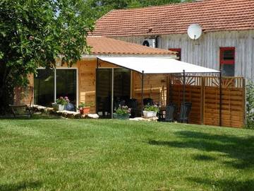 Gîte pour 6 personnes, avec terrasse ainsi que jardin et piscine à Le Buisson-de-Cadouin