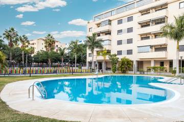 Ferienwohnung für 4 Personen, mit Kinderpool und Garten in Torre del Mar