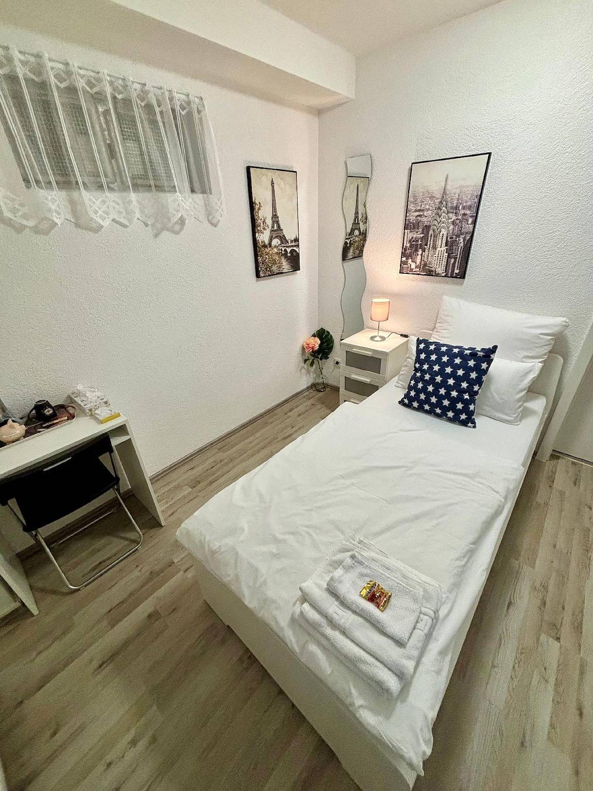 Guest room for 1 persons approx. 11 qm in Langenfeld (Rheinland), Lower Rhine in Langenfeld, Región de Düsseldorf