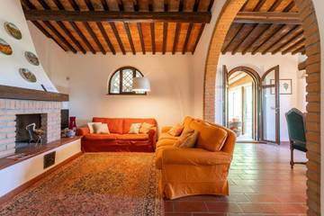 Villa for 10 Guests in Santa Luce, Pisa Province, Picture 1