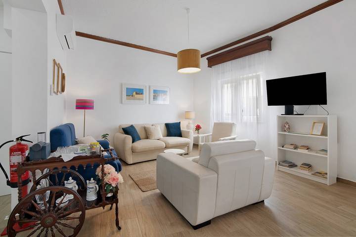 Holiday rental for 9 people, with balcony in Armação de Pera