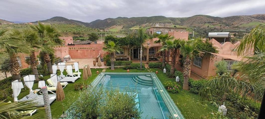 Location de vacances pour 11 personnes, avec jardin ainsi que vue et piscine, animaux acceptés à Ourika (roman)